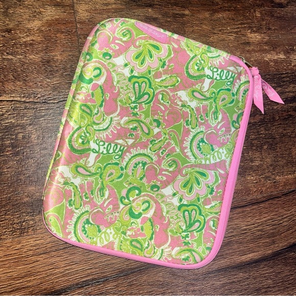 Lilly Pulitzer iPad Tablet Sleeve Case Zip Pink Green Floral Neoprene 8x10 - Picture 1 of 6